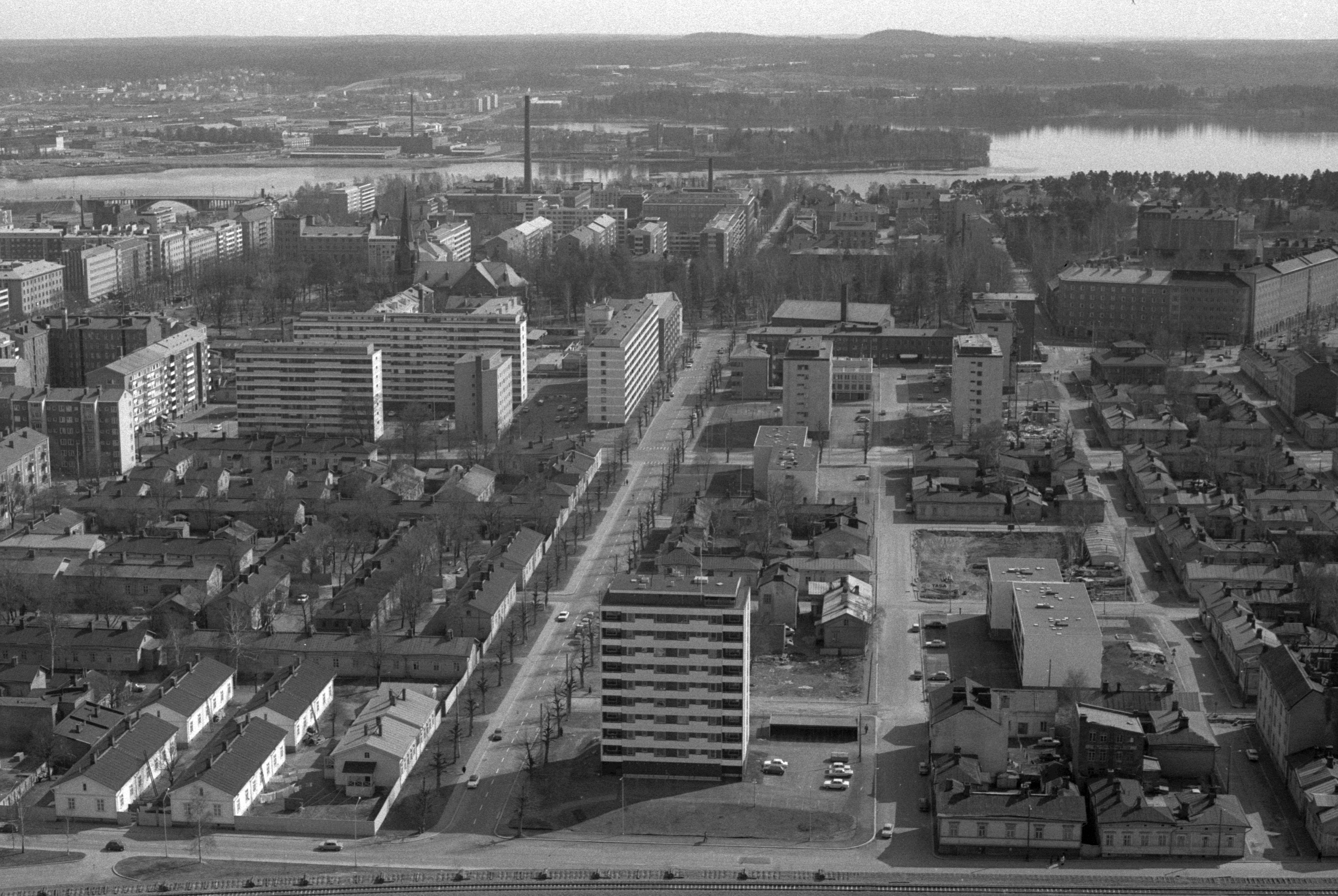 Viistoilmakuva Amurin yli kohti etelää. Taustalla Pyhäjärvi.