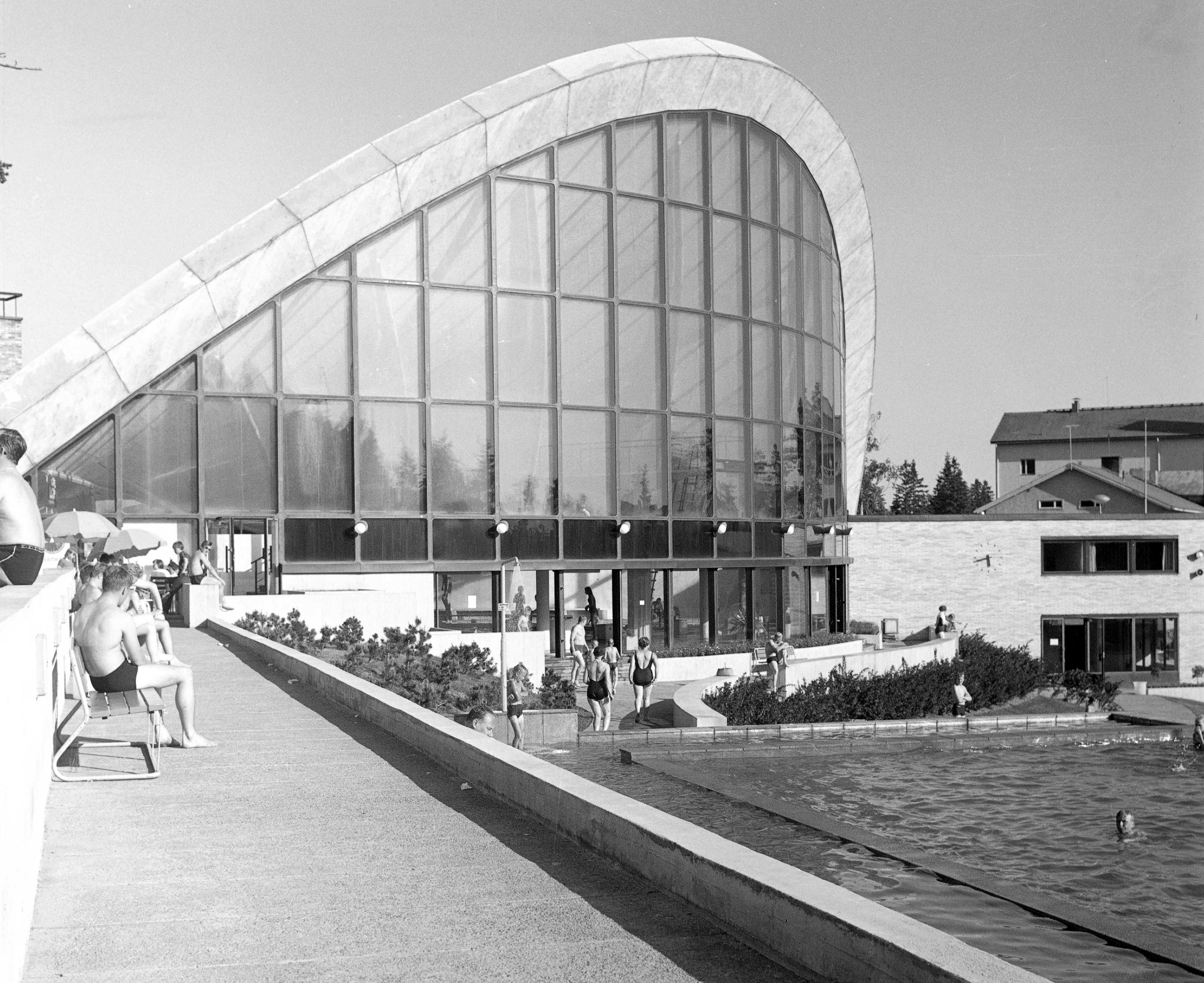 Kouvolan keskusurheilupuiston uimahalli.